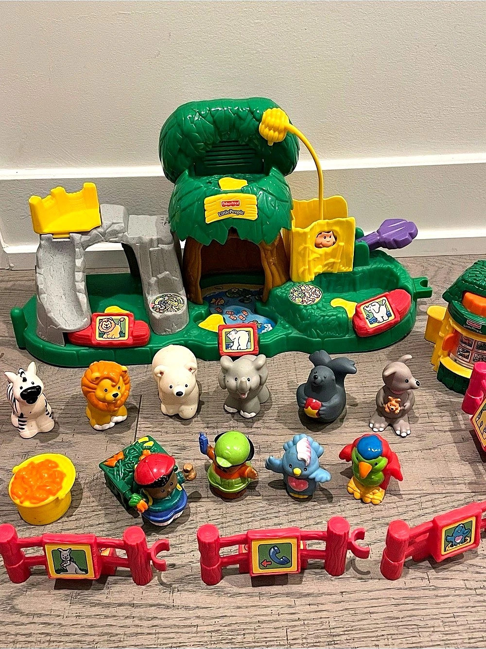Fisher-Price Little People Animal Sounds Zoo & Baby Zoo